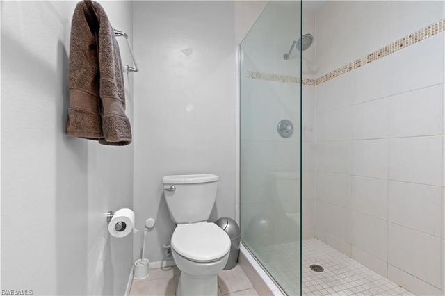 5665 Trailwinds DR 621, Fort Myers, FL 33907