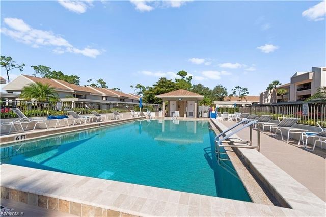 5665 Trailwinds DR 621, Fort Myers, FL 33907