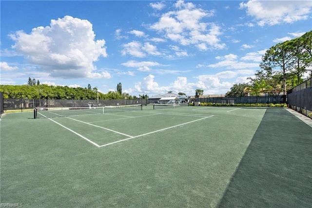 5665 Trailwinds DR 621, Fort Myers, FL 33907