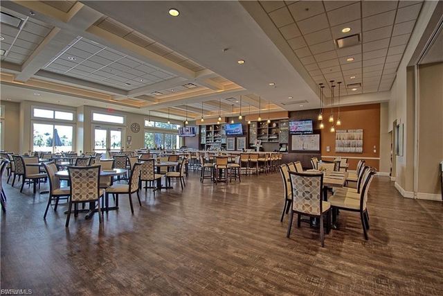 5665 Trailwinds DR 621, Fort Myers, FL 33907