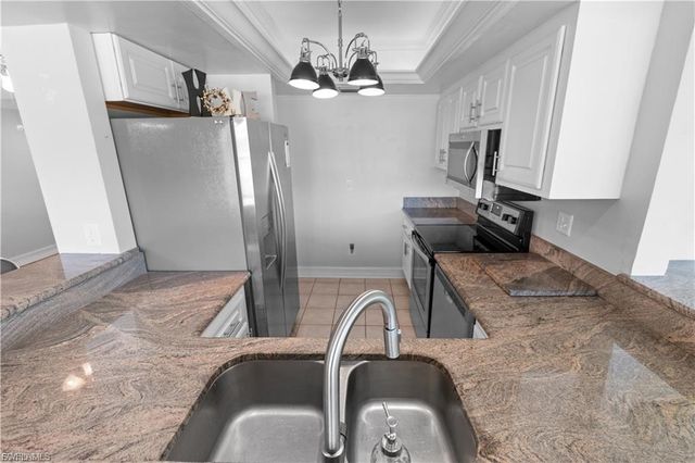 5665 Trailwinds DR 621, Fort Myers, FL 33907