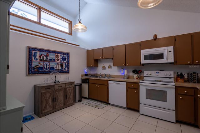 7913 PINEGLEN COURT 34, Sarasota, FL 34238