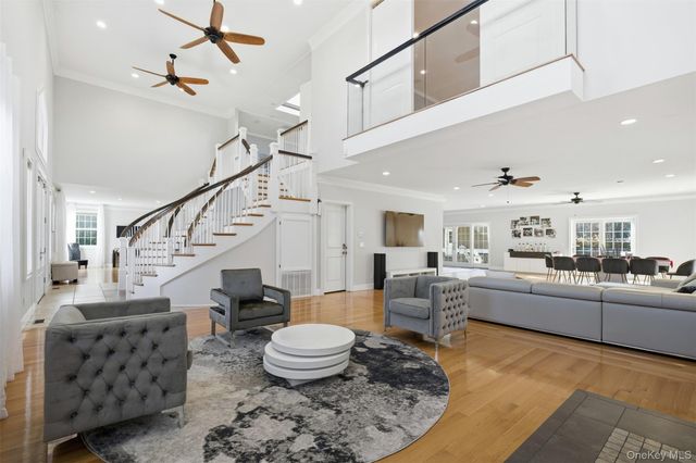 33A Newtown Road, Hampton Bays, NY 11946