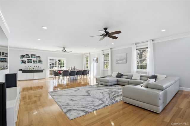 33A Newtown Road, Hampton Bays, NY 11946