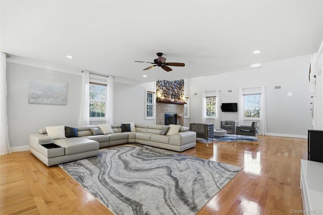 33A Newtown Road, Hampton Bays, NY 11946