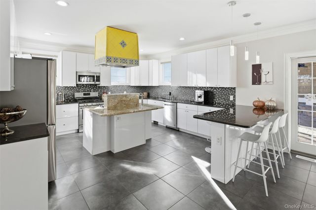 33A Newtown Road, Hampton Bays, NY 11946