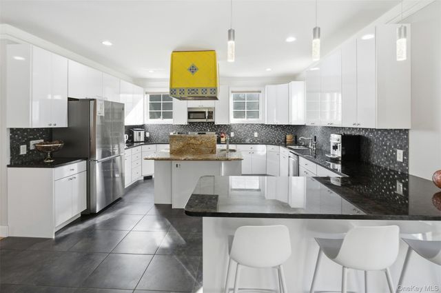 33A Newtown Road, Hampton Bays, NY 11946