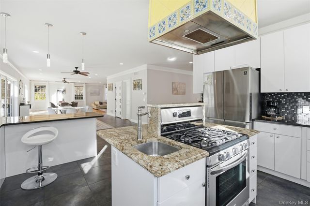 33A Newtown Road, Hampton Bays, NY 11946