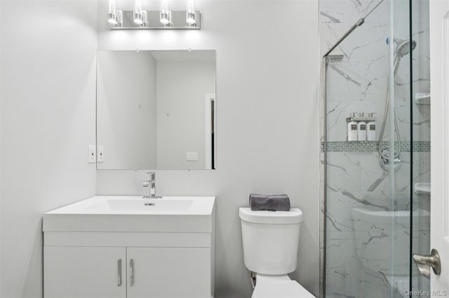 33A Newtown Road, Hampton Bays, NY 11946