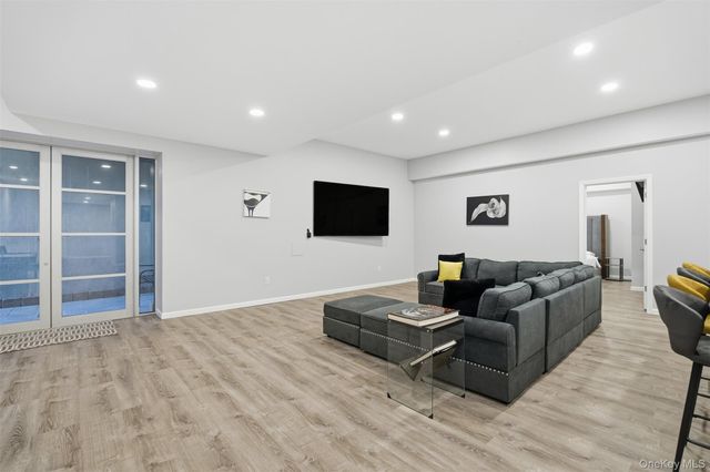 33A Newtown Road, Hampton Bays, NY 11946