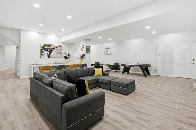 33A Newtown Road, Hampton Bays, NY 11946