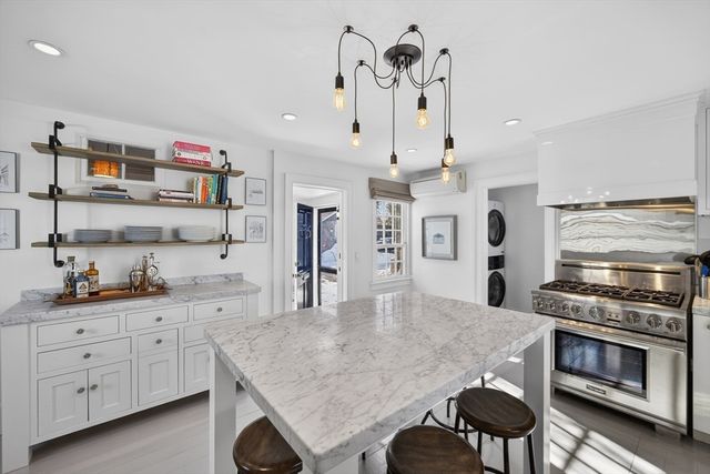 1 Atlantic Ave, Provincetown, MA 02657