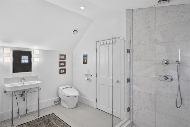 1 Atlantic Ave, Provincetown, MA 02657