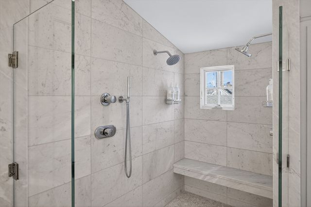 1 Atlantic Ave, Provincetown, MA 02657