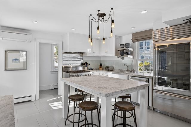 1 Atlantic Ave, Provincetown, MA 02657