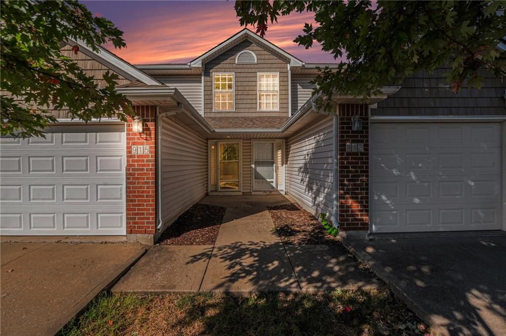 915 SW Peach Tree Lane, Blue Springs, MO 64064