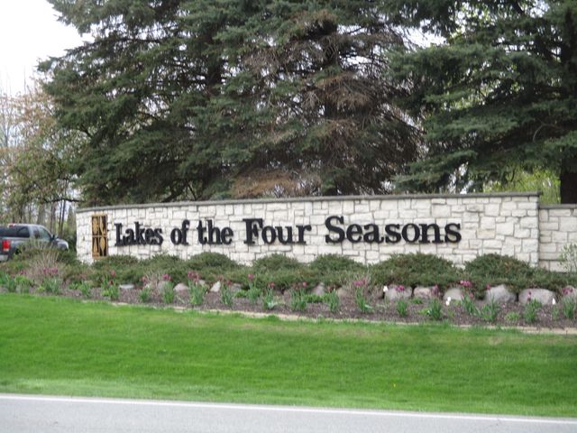 2365 N Four Seasons Court, Crown Point, IN 46307