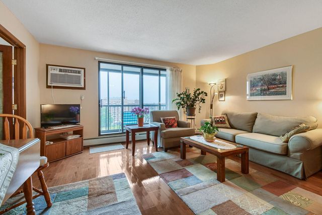 6500 Woodlake Drive 1003, Richfield, MN 55423
