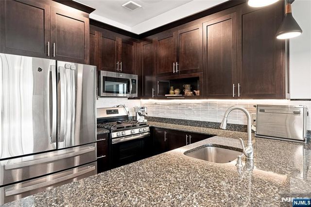 530 Gregory Avenue CP5, Weehawken, NJ 07086