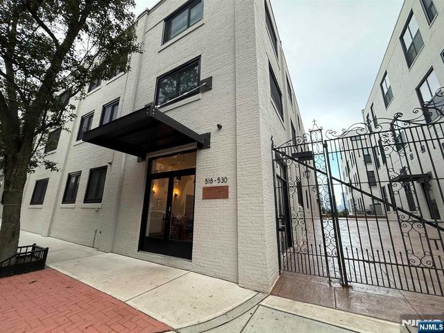 530 Gregory Avenue CP5, Weehawken, NJ 07086