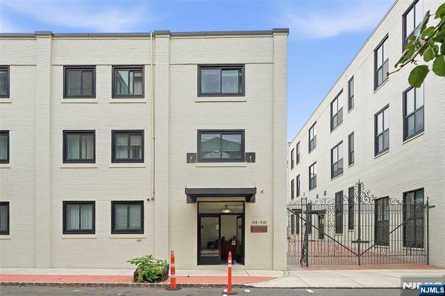 530 Gregory Avenue CP5, Weehawken, NJ 07086