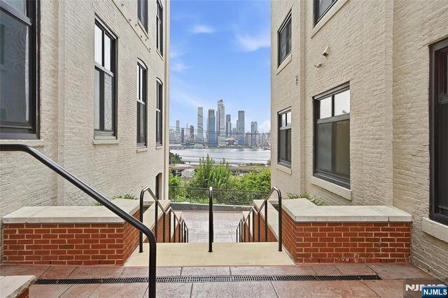 530 Gregory Avenue CP5, Weehawken, NJ 07086
