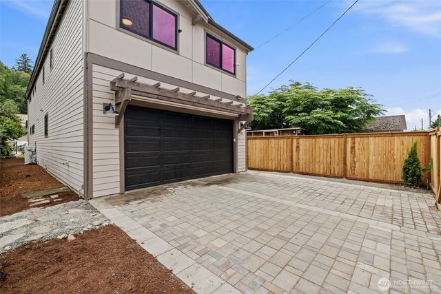 523 Bridges Avenue S, Kent, WA 98032