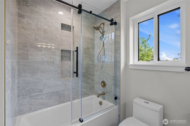 523 Bridges Avenue S, Kent, WA 98032