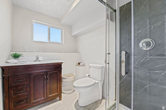 1105 E WEBSTER DR, Sandy, UT 84094