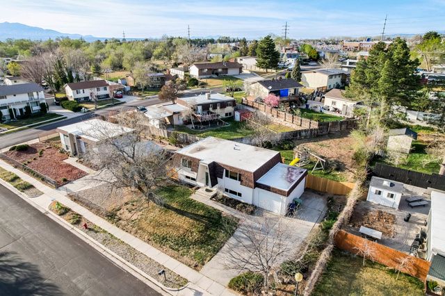 1105 E WEBSTER DR, Sandy, UT 84094