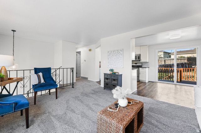 1105 E WEBSTER DR, Sandy, UT 84094