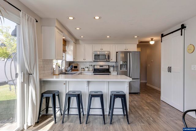 4602 Settlers Dr NE, Salem, OR 97305