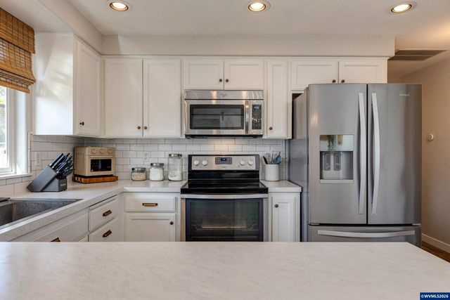 4602 Settlers Dr NE, Salem, OR 97305