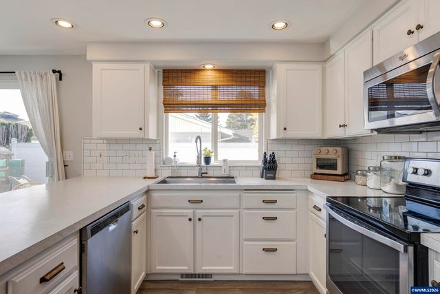 4602 Settlers Dr NE, Salem, OR 97305