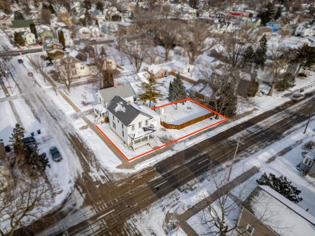 602 CEAPE AVENUE, Oshkosh, WI 54901