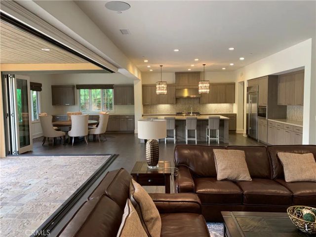 115 Candleglow, Irvine, CA 92602