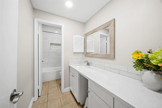 8257 Sands Point Drive 167, Houston, TX 77036