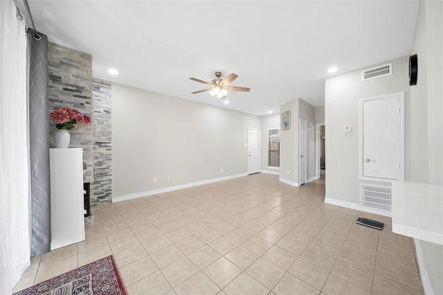 8257 Sands Point Drive 167, Houston, TX 77036