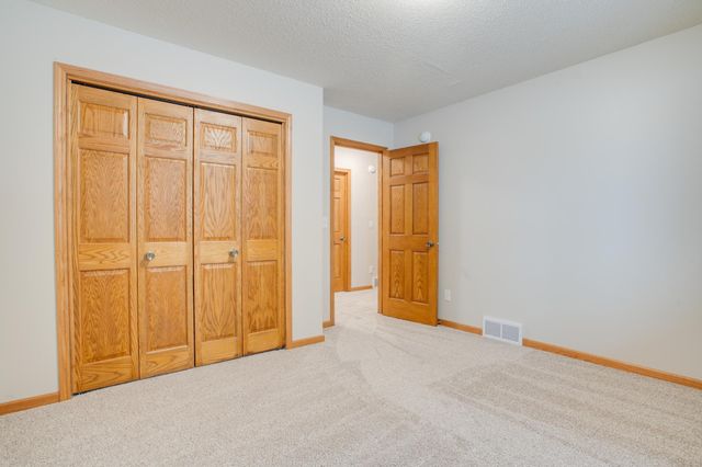 4743 Harvest Drive S, Fargo, ND 58104