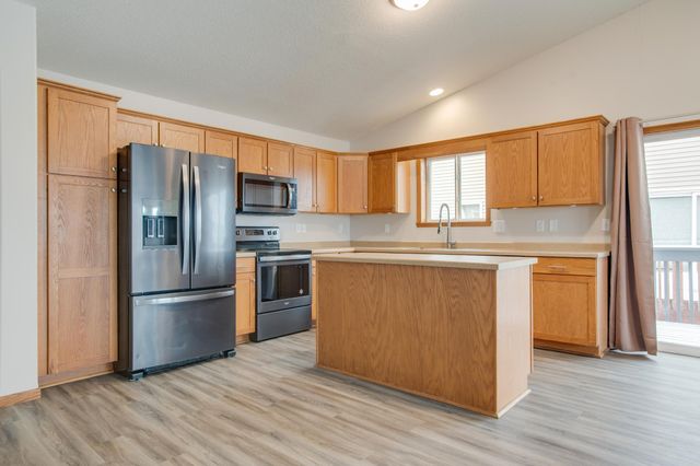 4743 Harvest Drive S, Fargo, ND 58104