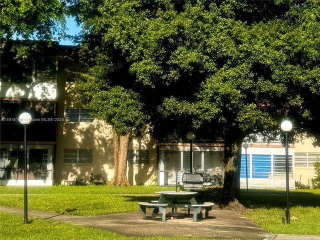 1751 NW 75th Ave 211, Plantation, FL 33313