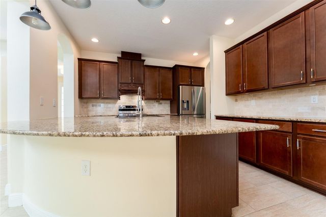 5301 FISHHAWK RIDGE DR, Lithia, FL 33547