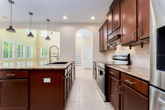 5301 FISHHAWK RIDGE DR, Lithia, FL 33547