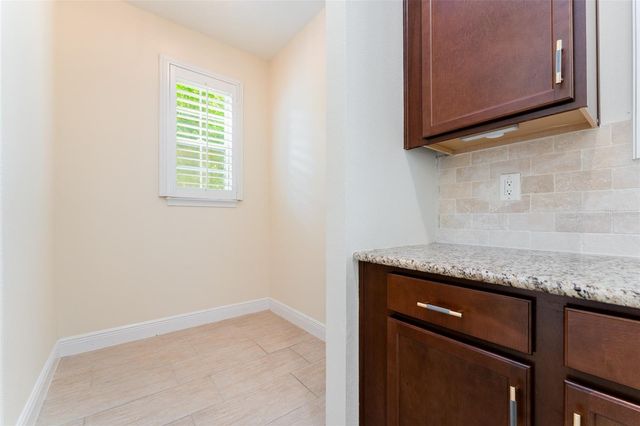 5301 FISHHAWK RIDGE DR, Lithia, FL 33547