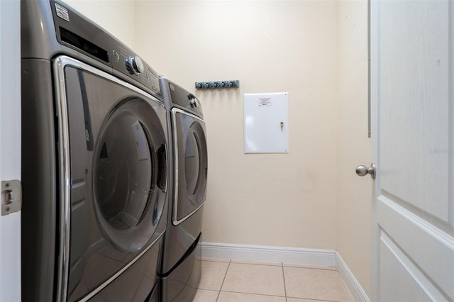 5301 FISHHAWK RIDGE DR, Lithia, FL 33547