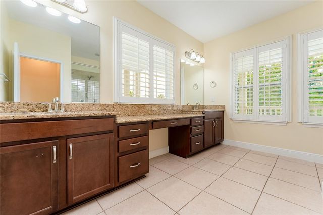 5301 FISHHAWK RIDGE DR, Lithia, FL 33547