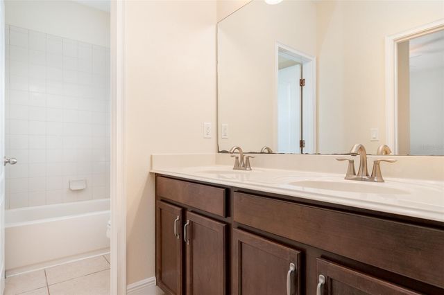 5301 FISHHAWK RIDGE DR, Lithia, FL 33547