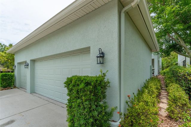 5301 FISHHAWK RIDGE DR, Lithia, FL 33547