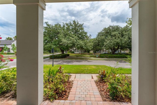 5301 FISHHAWK RIDGE DR, Lithia, FL 33547