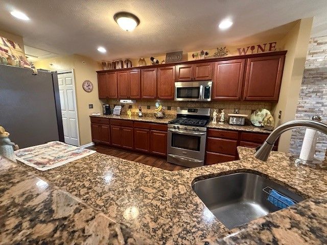 206 Cherry Bark Dr, Harrison Twp, PA 15065